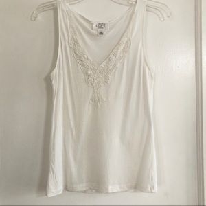 🌴2/$25 LOFT Lace Applique Tank Buttery Soft
